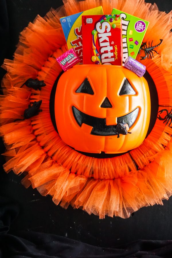 Candy bucket Halloween wreath