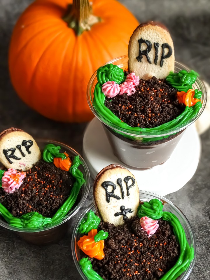 Halloween graveyard pudding cup