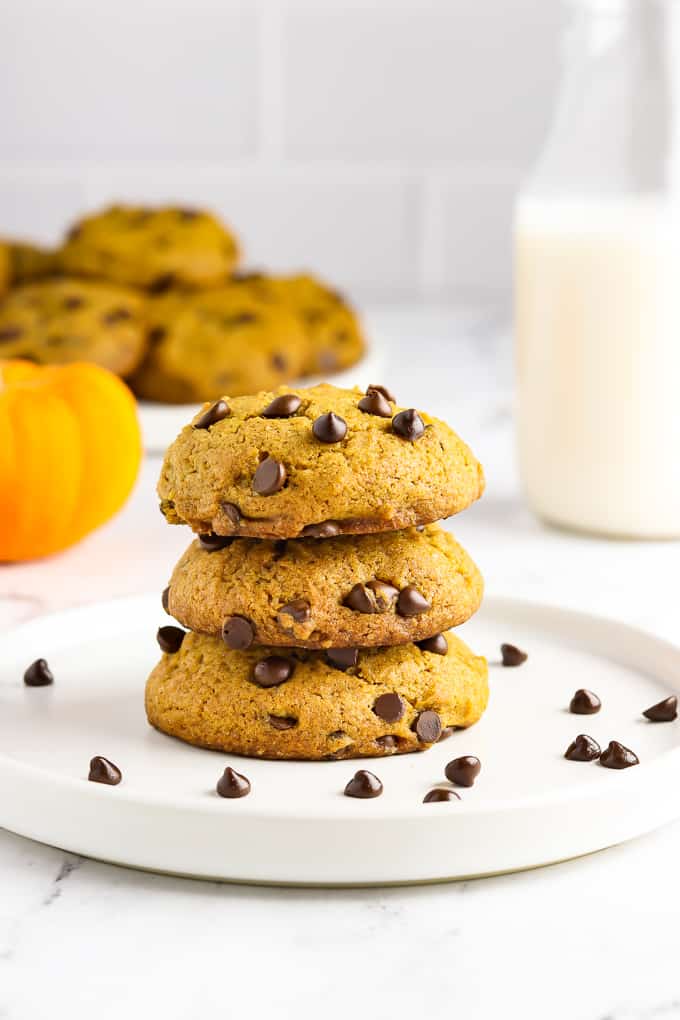 Vegan pumpkin chocolate chip cookies
