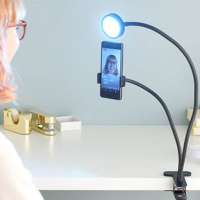 A Streaming Selfie Light and Stand