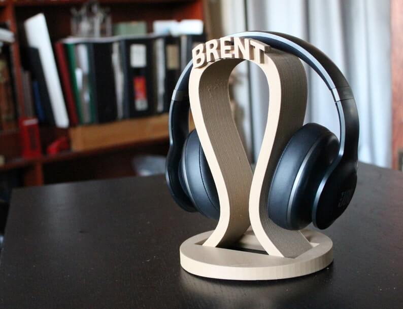 A Personalized Headphone Stand